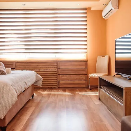 Lara Apartman شقة سوبوتيتْسا