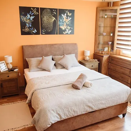 Lara Apartman سوبوتيتْسا