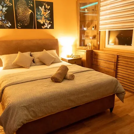 Lara Apartman شقة