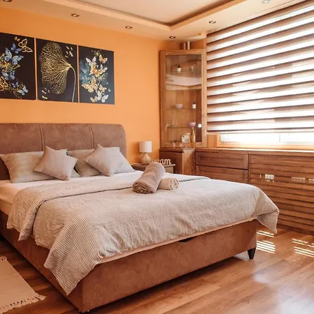 Lara Apartman شقة