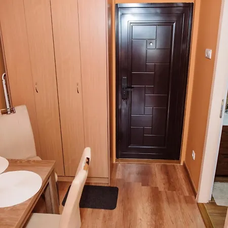 Lara Apartman شقة *